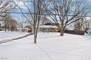 2248 Hivue Dr, Green, OH 44312 - Photo 2