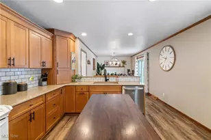 2248 Hivue Dr, Green, OH 44312 - Photo 8