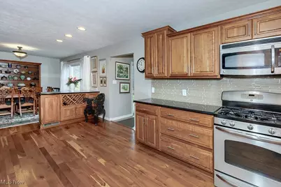 318 Hillside Lane, Chagrin Falls, OH 44022 - Photo 12