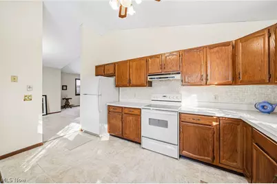 244 S Oval Drive, Chardon, OH 44024 - Photo 10