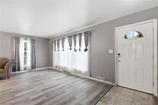 1934 Beverly Hills Dr, Euclid, OH 44117 - Photo 2