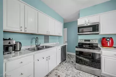 11820 Edgewater Drive #403, Oakwood, OH 44107 - Photo 14