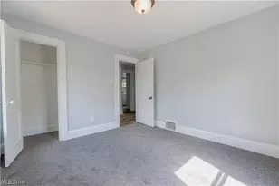 897 Peckham St, Akron, OH 44320 - Photo 8