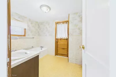 2209 26th Street SW, Akron, OH 44314 - Photo 30