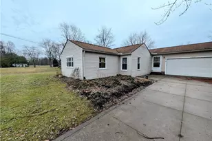 2000 Stake Dr, Green, OH 44232 - Photo 2