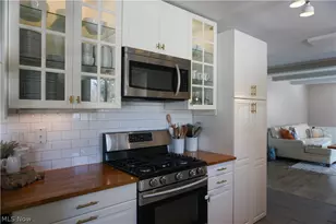 2887 Greenridge Rd, Norton, OH 44203 - Photo 8