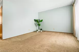 3388 Symphony Ln, New Franklin, OH 44216 - Photo 8