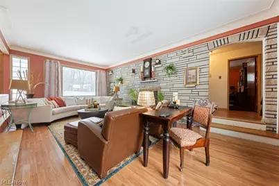 4950 Harris Road, Grandview Heights, OH 44147 - Photo 8