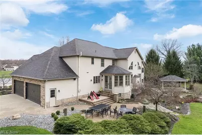 1014 Kings Ridge Boulevard, Wadsworth, OH 44281 - Photo 2