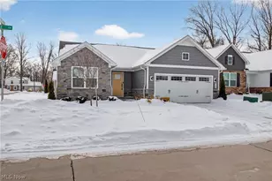 173 Eagle Cir, Amherst, OH 44001 - Photo 2