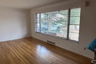 1384 Cleveland Heights Blvd, Cleveland Heights, OH 44121 - Photo 4