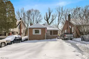 127 Roslyn Dr, Youngstown, OH 44505 - Photo 2