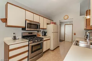 340 Parkway Blvd, Madison, OH 44057 - Photo 4