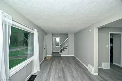 542 Montgomery Street, Akron, OH 44305 - Photo 4