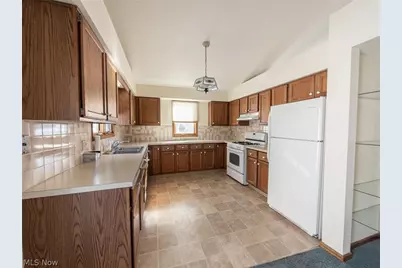 3210 S Billingsgate Circle NW, Canton, OH 44708 - Photo 8