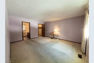 3210 S Billingsgate Circle NW, Canton, OH 44708 - Photo 10