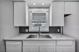 21202 Gardenview Dr, Maple Heights, OH 44137 - Photo 8