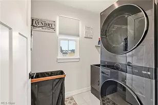 1404 Southbrook Cir NE, Canton, OH 44721 - Photo 32