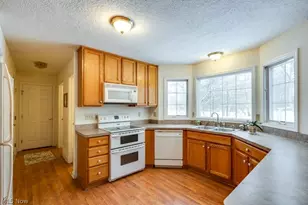 136 Taylor Rd, Barberton, OH 44203 - Photo 8