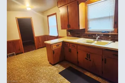 2328 Connecticut Avenue, Youngstown, OH 44509 - Photo 2