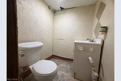 379 Noble Avenue, Akron, OH 44320 - Photo 32