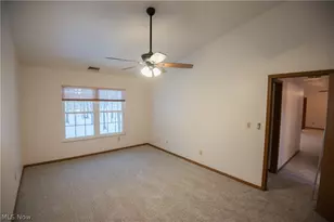 1327 Fox Run Dr, Youngstown, OH 44512 - Photo 8