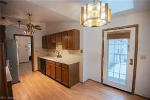 1327 Fox Run Dr, Youngstown, OH 44512 - Photo 24