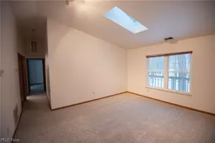 1327 Fox Run Dr, Youngstown, OH 44512 - Photo 2