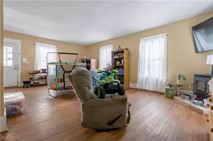 221 E Fetter Ln, Gnadenhutten, OH 44629 - Photo 4