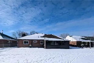 597 Hemlock Dr, Euclid, OH 44132 - Photo 2