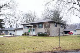3490 Warwick Ct, Canfield, OH 44406 - Photo 2