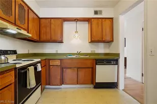 8180 Deepwood Blvd, Mentor, OH 44060 - Photo 2