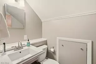 1090 Taft Ave, Cuyahoga Falls, OH 44223 - Photo 44