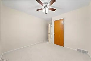 5229 Evergreen Dr, North Olmsted, OH 44070 - Photo 38