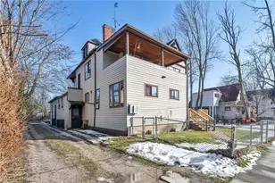 2127 W 100th St, Loveland, OH 44102 - Photo 2