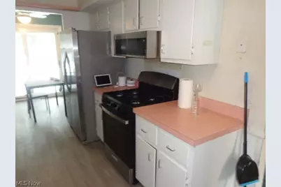 9552 Fernwood Drive, Olmsted Falls, OH 44138 - Photo 8