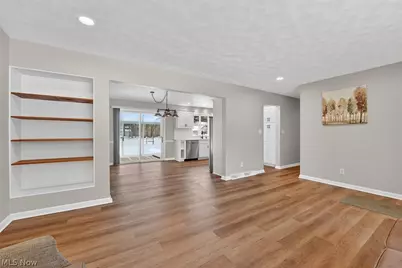 4586 Everhart Drive, Green, OH 44720 - Photo 8