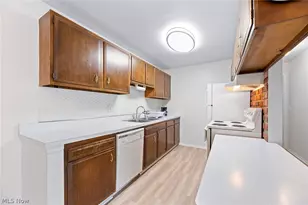 8405 N Akins Rd, North Royalton, OH 44133 - Photo 10