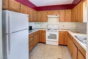 42113 Meadow Ln, LaGrange, OH 44050 - Photo 4