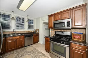 3049 Berkshire Rd, Cleveland Heights, OH 44118 - Photo 14