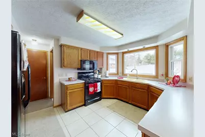 511 Picadilly Circle, Akron, OH 44319 - Photo 8