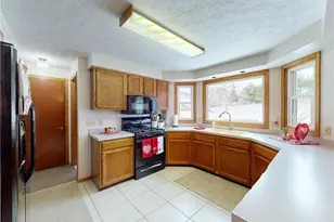 511 Picadilly Cir, Akron, OH 44319 - Photo 8