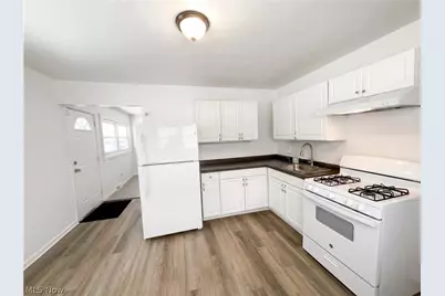 832 S Logan Street, Elyria, OH 44035 - Photo 2