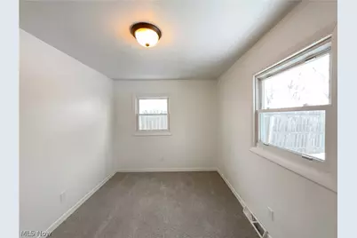 832 S Logan Street, Elyria, OH 44035 - Photo 8