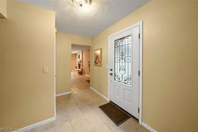 8266 Pebble Creek Court, Chagrin Falls, OH 44023 - Photo 4