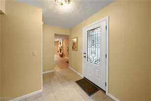 8266 Pebble Creek Ct, Chagrin Falls, OH 44023 - Photo 4