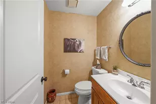 8266 Pebble Creek Ct, Chagrin Falls, OH 44023 - Photo 16