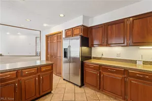 680 Rocky Hollow Dr, Akron, OH 44313 - Photo 10