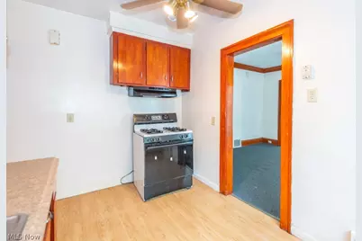 917 Helmsdale Road, Cleveland Heights, OH 44112 - Photo 12