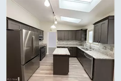 32847 Redwood Boulevard, Avon Lake, OH 44012 - Photo 2